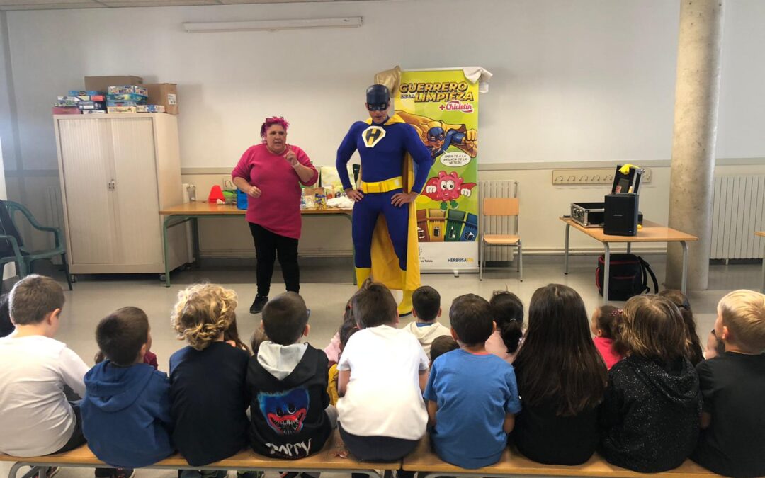 Los colegios de Sant Josep reciben un año más al Guerrero de la Limpieza